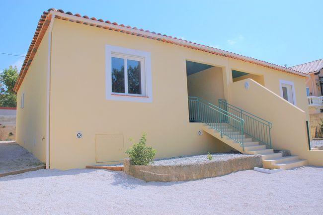 Location NOTRE AGENCE IMMOBILIERE SPECIALISTE SUR ALLAUCH PLAN DE CUQUES CHATEAU GOMBERT 11EME 12EME 13EME  VOUS PROPOSE SA VILLA EN LOCATION NEUVE PLAIN PIED T3 F3 TYPE 3 JARDINET TERRASSE CUISINE EQUIPEE ALLAUCH LOGIS NEUF 13190 13